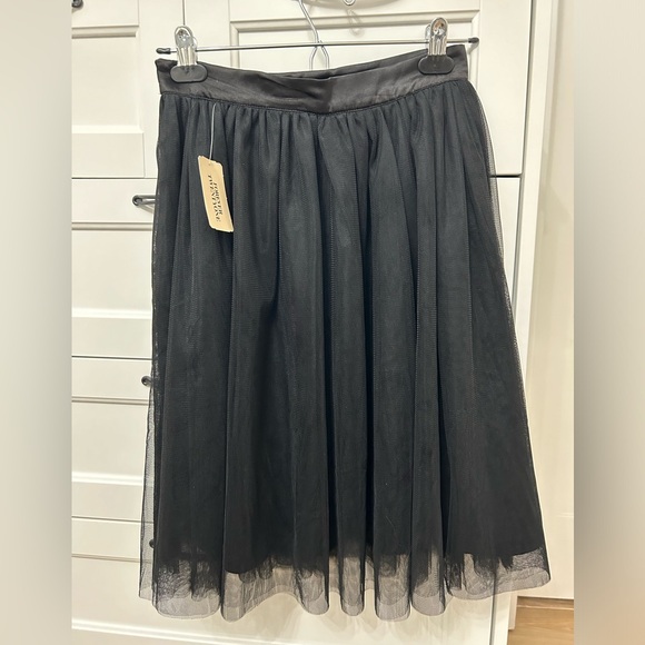 Black skirt - Picture 2 of 3